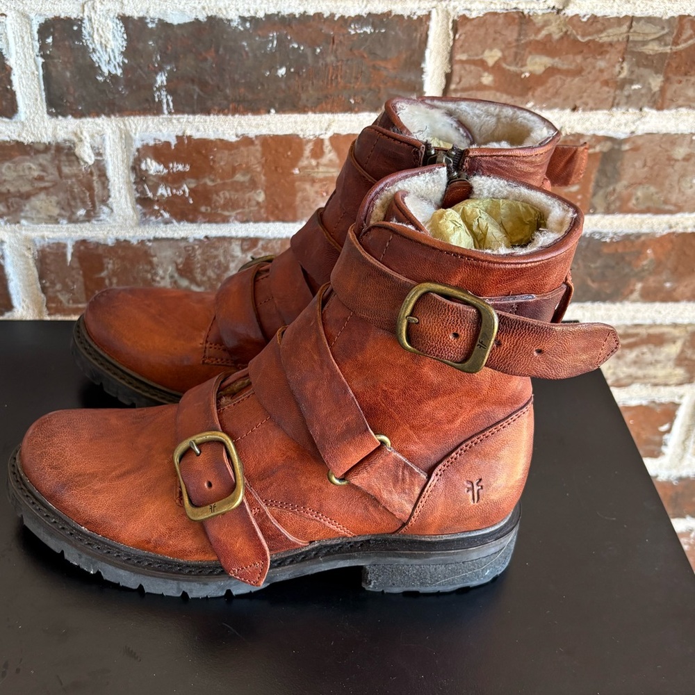 Frye Vanessa Tanker Real Fur Shearling Cognac Leather Short Boots Size 6.5 NWT - Picture 4 of 16
